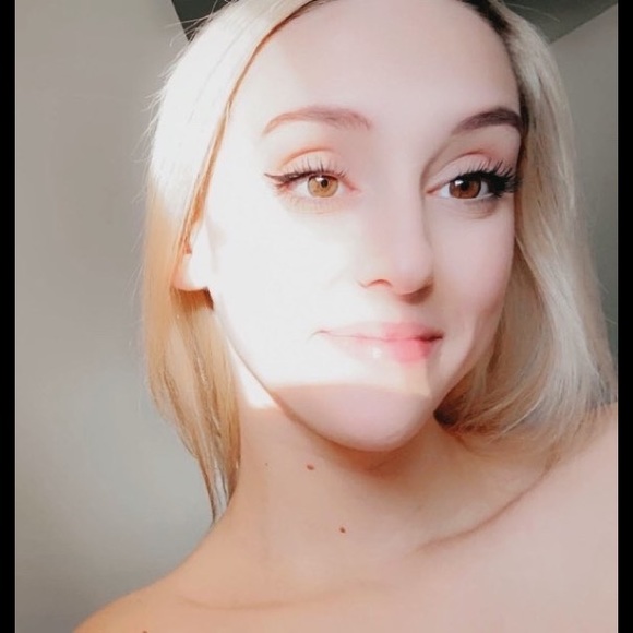 Meet your Posher, Alicia - Picture 1 of 1